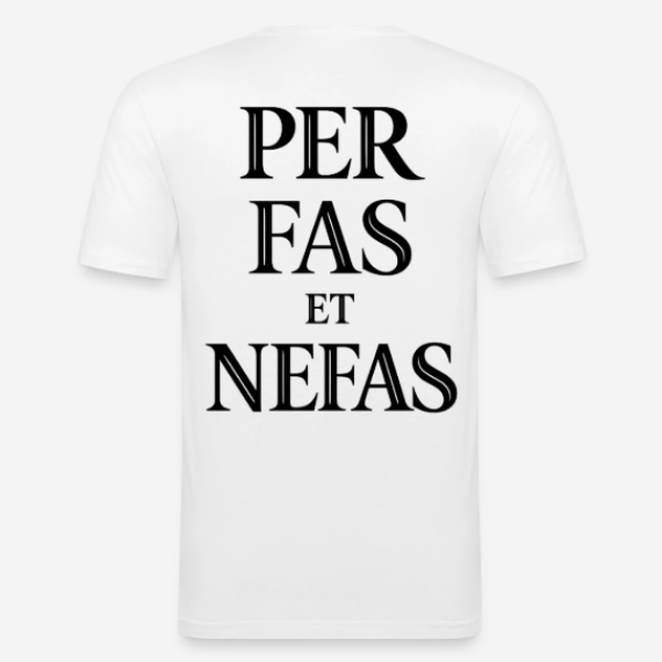 PER FAS ET NEFAS Slim Fit T-Shirt in weiß mit Rückendruck